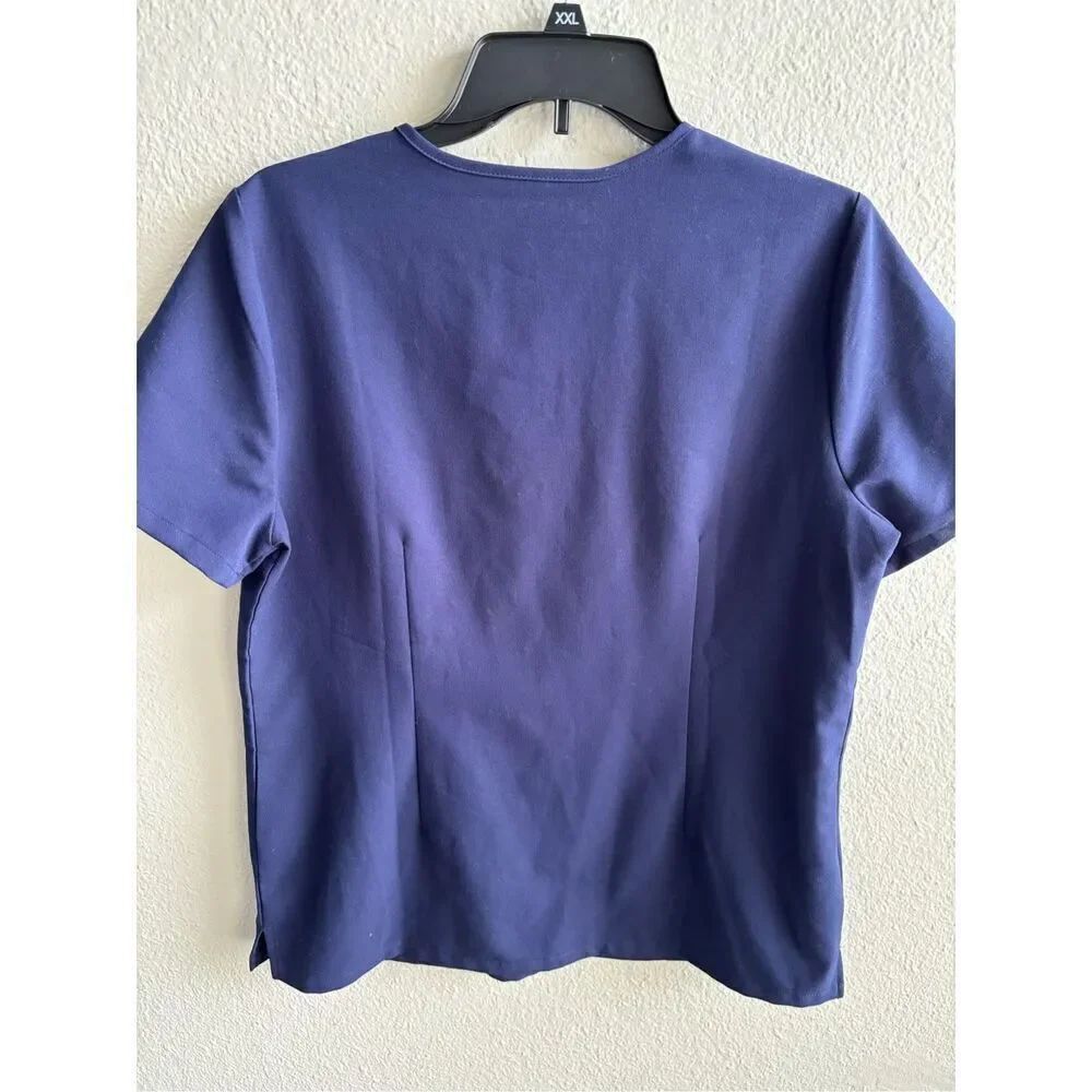 ❤️Figs Technical Collection Scrub Top - Picture 5 of 5